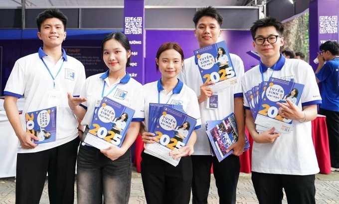Sinh viên Đại học Xây dựng Hà Nội trong ngày hội lựa chọn nguyện vọng hồi tháng 7. Ảnh: Fanpage trường