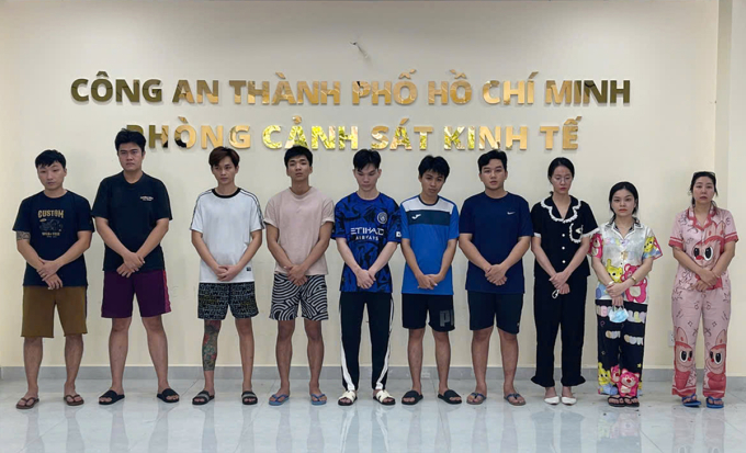 Quản lý, nhân viên tại nhà hàng 90s House bị bắt. Ảnh: Công an cung cấp