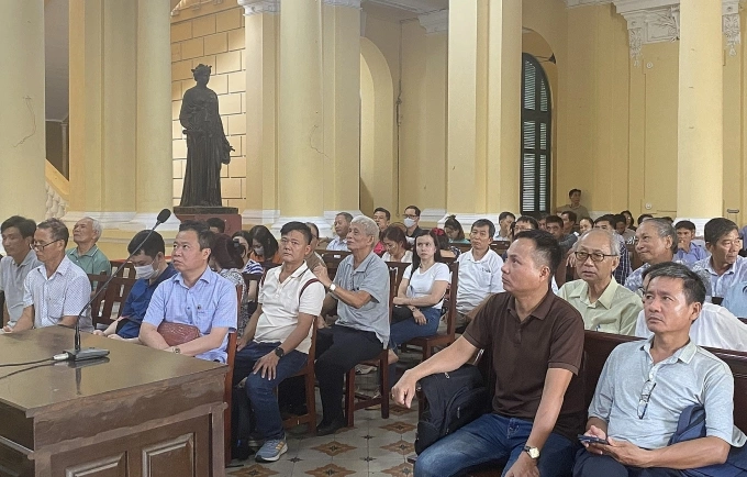 Bị hại và người liên quan dự phiên tòa. Ảnh: Hải Duyên