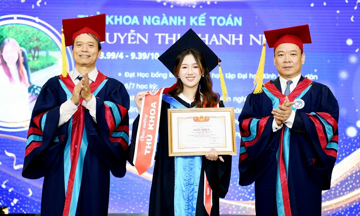 Một nửa sinh viên ở Kinh tế Quốc dân tốt nghiệp loại xuất sắc
