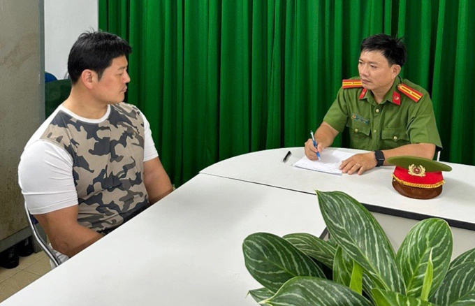 Một trong các bị can trong vụ án lúc bị bắt. Ảnh: Nhật Vy