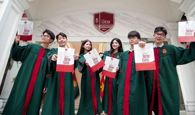 Sinh viên trường Đại học Kinh tế, Đại học Quốc gia Hà Nội. Ảnh: Fanpage trường