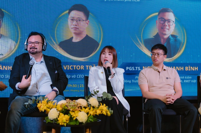 Ông Will Ross, Giám đốc marketing của quỹ đầu tư Dragon Capital Group (trái), Lynn Hoàng, Giám đốc Quốc gia Binance (giữa) và ông Trần Huy Vũ, đồng sáng lập kiêm CEO Kyber Network. Ảnh: Thế Trung