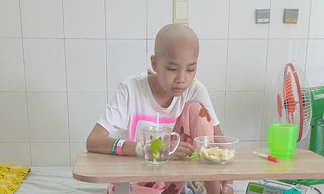 Chạy vạy từng ngày để cứu con mắc ung thư máu