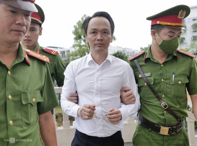 Ông Trịnh Văn Quyết đến phiên tòa sơ thẩm, tháng 8/2024. Ảnh: Giang Huy