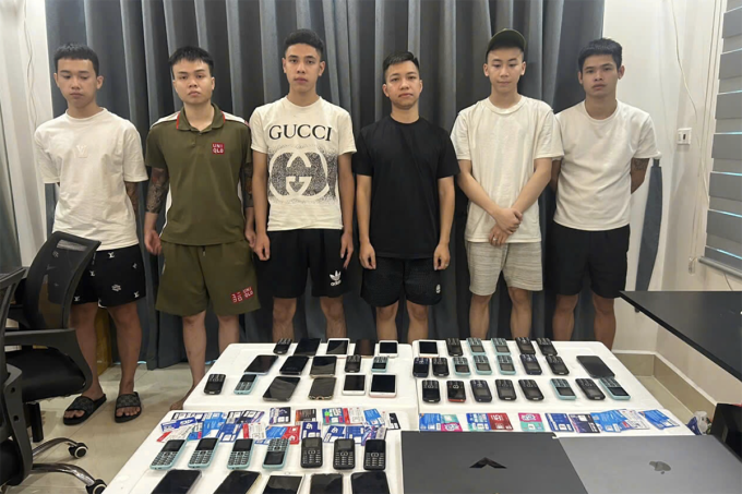 Sáu trong số bảy nghi phạm liên quan đường dây tín dụng đen bị bắt giữ. Ảnh: Công an cung cấp