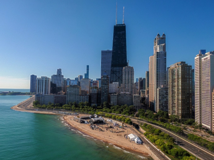 Bãi biễn Oak Street ở Chicago, năm 2021. Ảnh: AFP