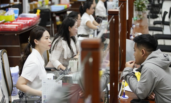 Công chức làm việc tại Trung tâm hành chính TP Đà Nẵng, tháng 5/2025. Ảnh: Nguyễn Đông