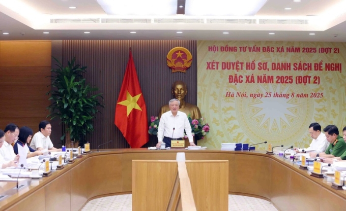 Phó thủ tướng Thường trực Nguyễn Hòa Bình chủ trì cuộc họp. Ảnh: VGP