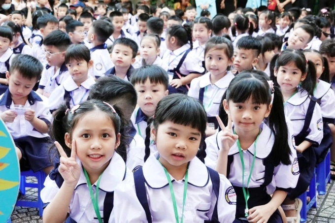 Học sinh lớp 1 trường Tiểu học Đặng Trần Côn, TP HCM, trong ngày tựu trường 20/8. Ảnh: Thúy Hà