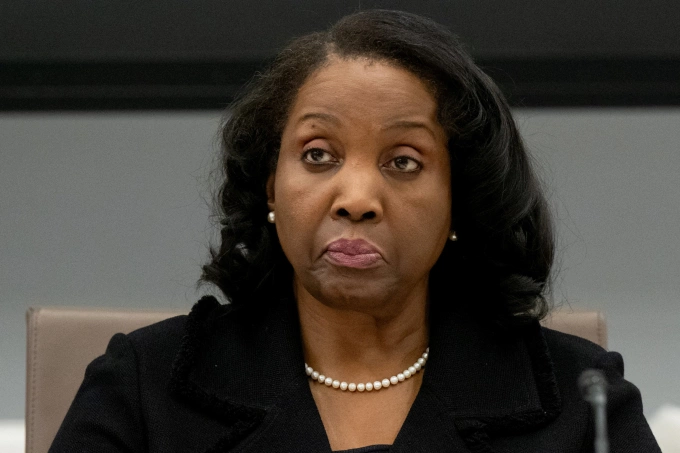 Thống đốc Fed Lisa Cook tại cuộc họp ở Washington ngày 25/6. Ảnh: AFP