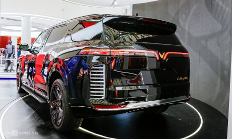 VinFast ra mắt Lạc Hồng 900 LX - SUV dành cho nguyên thủ VinFast ra mắt Lạc Hồng 900 LX - SUV dành cho nguyên thủ