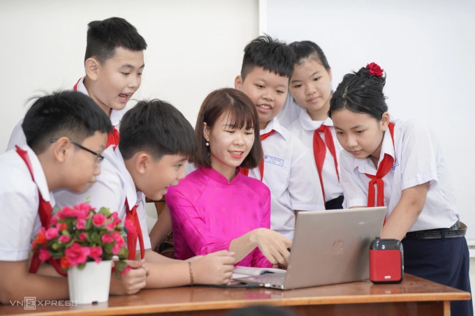 Cô trò trường THCS Nguyễn Huệ (TP Đà Nẵng) trong một tiết học tháng 11/2024. Ảnh: Nguyễn Đông