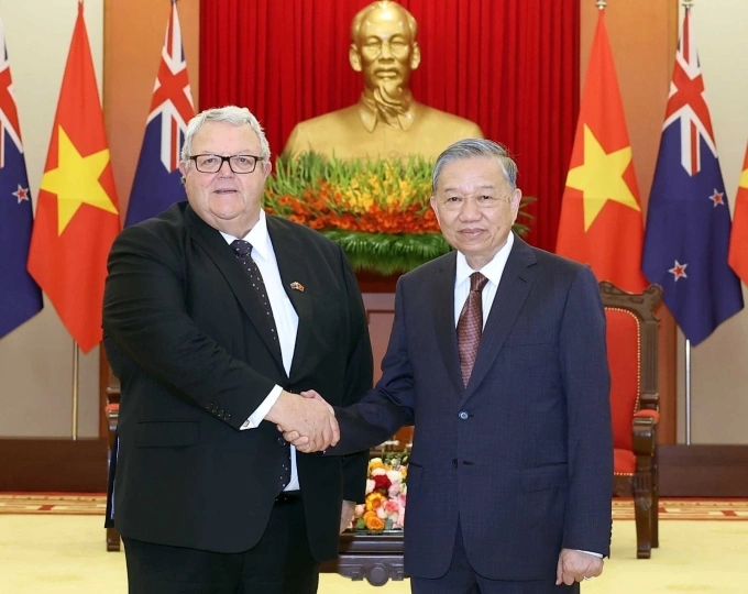 Tổng Bí thư Tô Lâm bắt tay