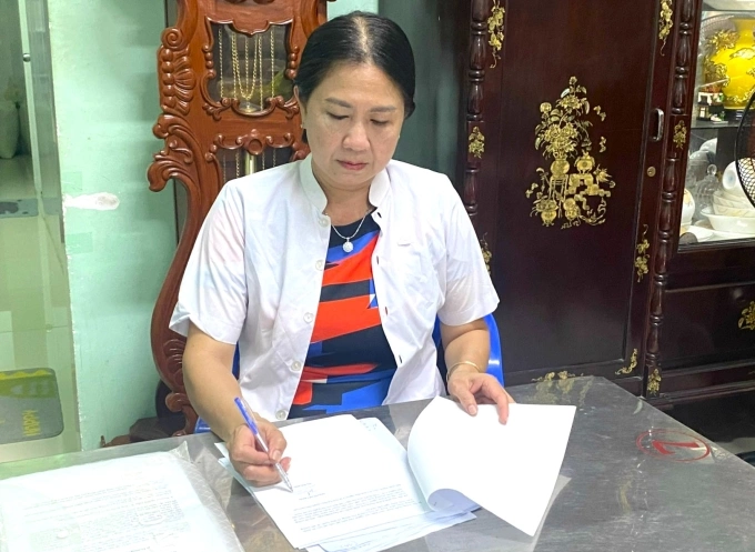 Bà Tái Thị Vinh, nữ hộ sinh có đơn kiện Trung tâm y tế TP Cà Mau. Ảnh: An Minh