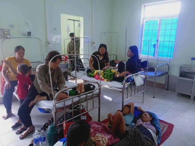 Người dân đang điều trị. Ảnh: Trần Hóa