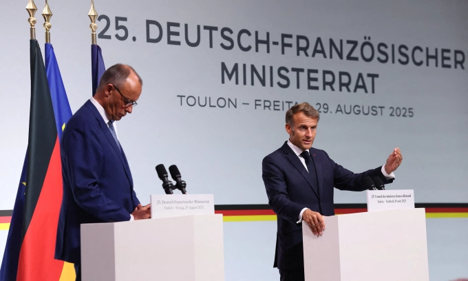 Ông Merz (trái) và ông Macron tại cuộc họp báo chung ở Toulon, Pháp hôm 29/8. Ảnh: AFP