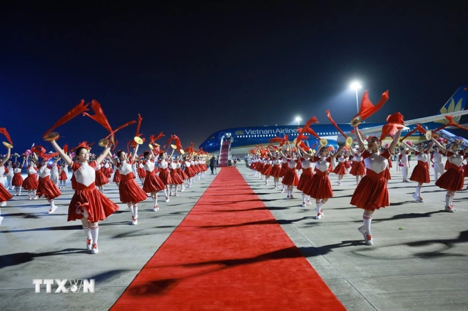 Lễ đón Thủ tướng tại sân bay Thiên Tân. Ảnh: TTXVN