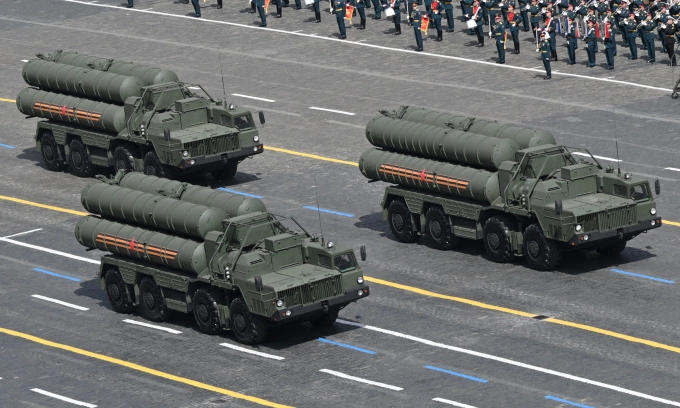 Bệ phóng của tổ hợp phòng không S-400 tại lễ Duyệt binh Chiến thắng ở Moskva, Nga hồi tháng 5. Ảnh: RIA Novosti