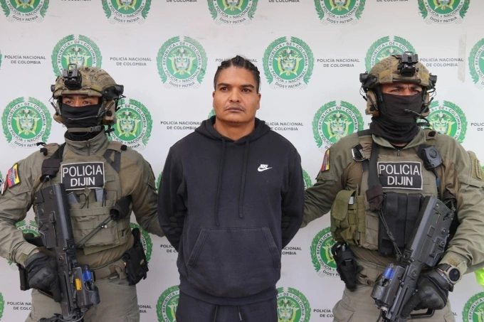 Larry Álvarez, một trong những thủ lĩnh sáng lập TdA, bị bắt tại Colombia hồi năm 2024. Ảnh: Cảnh sát Quốc gia Colombia