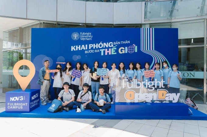 Sinh viên trường Đại học Fulbright Việt Nam trong sự kiện Open Day của trường, khám phá cơ sở vật chất và chương trình học tại đây. Ảnh: Trường Đại học Fulbright Việt Nam