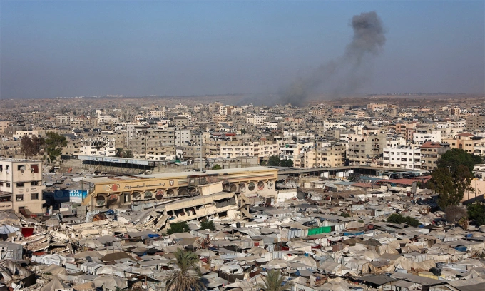 Khói bốc lên sau một trận không kích của Israel nhằm vào Gaza City ngày 4/9. Ảnh: AFP
