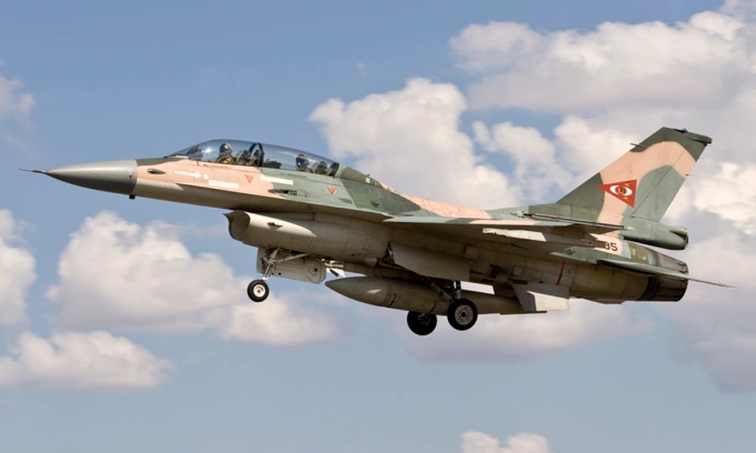 Tiêm kích F-16B Venezuela bay trong khuôn khổ cuộc diễn tập ở Brazil năm 2006. Ảnh: Wikimedia