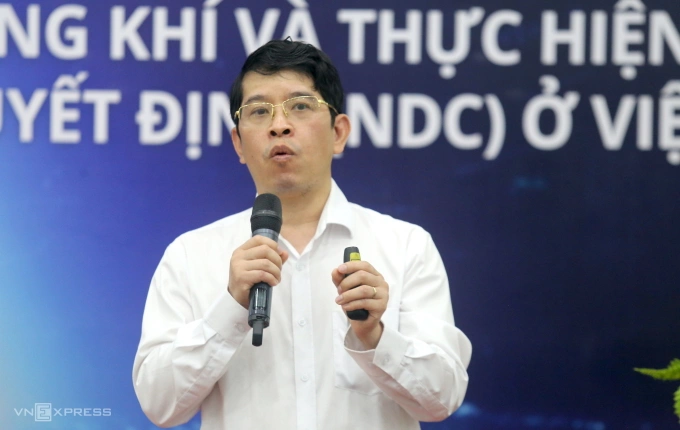 Ông Nguyễn Đình Thọ trình bày tại hội thảo. Ảnh: Gia Chính