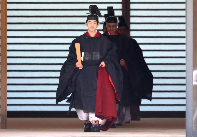 Hoàng tử Hisahito rời cung điện hoàng gia tại Tokyo sau lễ trưởng thành ngày 6/9. Ảnh: AFP