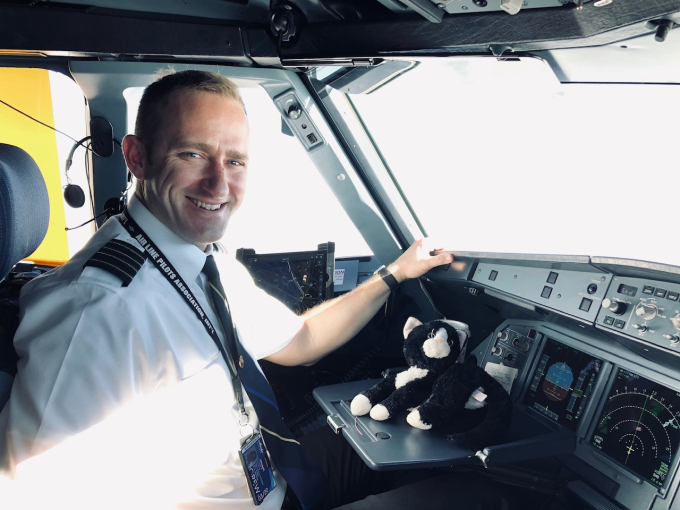 Joseph Emerson là phi công của hãng hàng không Alaska Airlines khi xảy ra vụ việc năm 2023. Ảnh: NYTimes