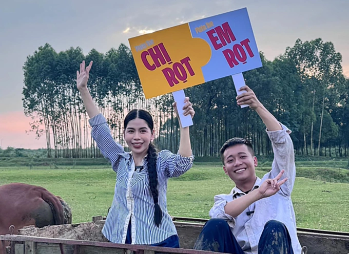 Hằng Du Mục và Quang Linh Vlogs trong một lần quảng cáo. Ảnh: FBNV