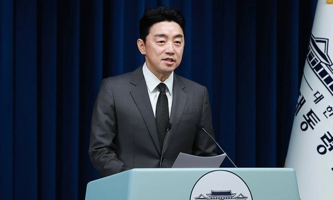 Ông Kang Hoon-sik trong cuộc họp báo tại Seoul hôm 13/8. Ảnh: Yonhap