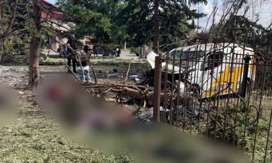 Hiện trường vụ tập kích được cho là do Nga thực hiện vào làng Yarova ở tỉnh Donetsk hôm 9/9. Ảnh: Ukrposhta Hiện trường vụ tập kích được cho là do Nga thực hiện vào làng Yarova ở tỉnh Donetsk hôm 9/9. Ảnh: Ukrposhta