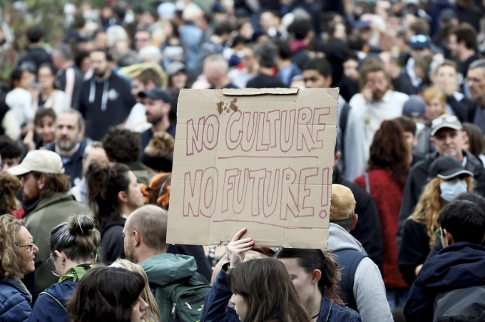 Đám đông biểu tình ở thành phố Nantes ngày 10/9. Ảnh: Reuters