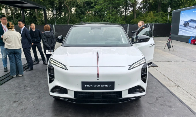 Hongqi EHS5 tại triển lãm IAA Mobility. Ảnh: Electric Steak