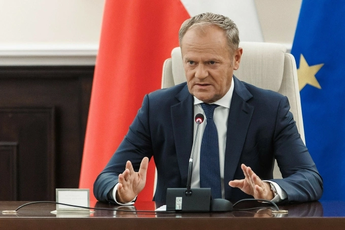 Thủ tướng Ba Lan Donald Tusk chủ trì phiên họp khẩn cấp với lãnh đạo quân đội và nội các ngày 10/9. Ảnh: AFP