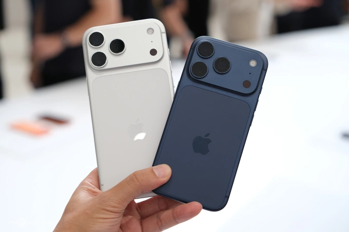 Điện thoại iPhone 17 Pro và 17 Pro Max. Ảnh: Tuấn Hưng