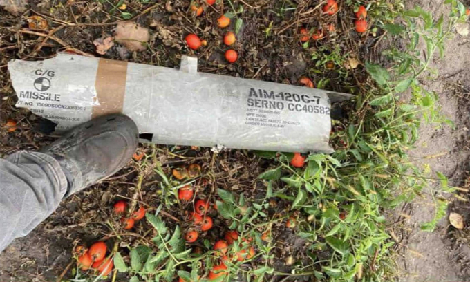 Mảnh tên lửa đối không AIM-120C-7 được cho là dùng để đối phó UAV xâm nhập Ba Lan ngày 10/9. Ảnh: X/Dawid Kamizela