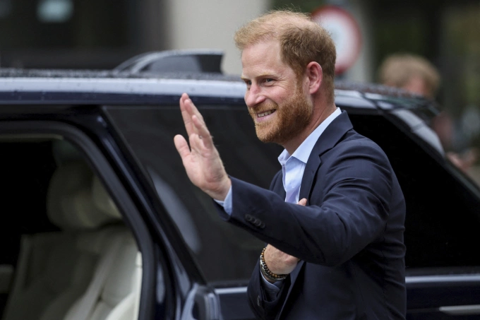 Hoàng tử Harry ở London, Anh, ngày 10/9. Ảnh: AP