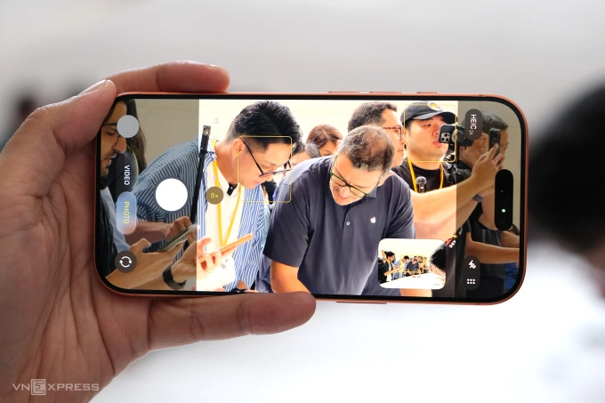 Thử nghiệm tính năng zoom trên iPhone 17 Pro. Ảnh: Tuấn Hưng