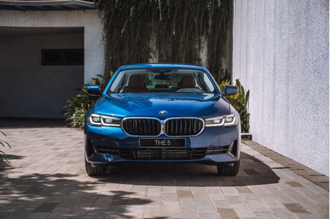 Cơ hội trúng thưởng xe 5 series trị giá gần 2 tỷ đồng khi mua xe BMW. Ảnh: BMW Việt Nam