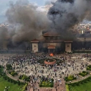 Du khách Việt ở Nepal gấp rút tìm cách về nước