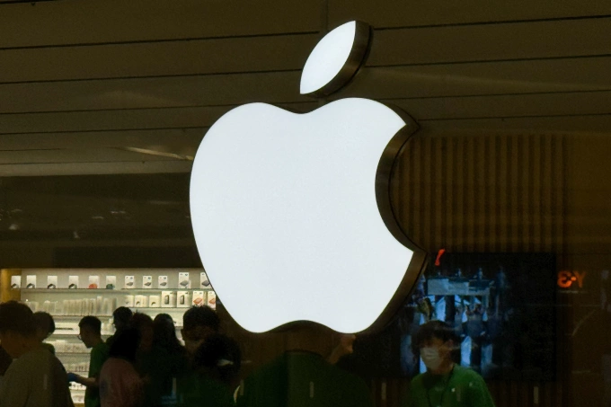 Logo Apple tại một cửa hàng Apple Store ở Vũ Hán, Trung Quốc, tháng 4/2024. Ảnh: Lưu Quý