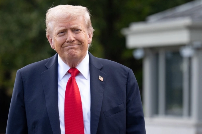 Tổng thống Mỹ Donald Trump phát biểu bên ngoài Nhà Trắng ngày 11/9, trước khi đi New York. Ảnh: AFP