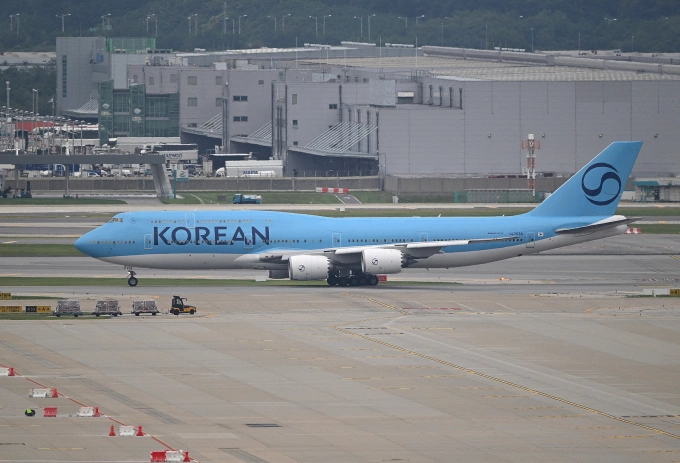 Chuyến bay chở công nhân Hàn Quốc hạ cánh tại sân bay quốc tế Incheon, phía tây thủ đô Seoul ngày 12/9. Ảnh: AFP