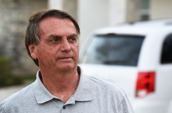 Cựu tổng thống Brazil Jair Bolsonaro bên ngoài một khu nghỉ dưỡng ở thành phố Kissimmee, bang Florida, Mỹ, ngày 22/1/2024. Ảnh: AFP