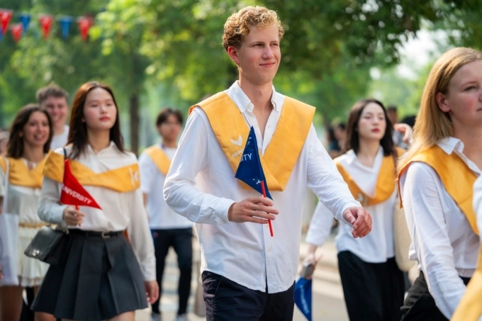 Sinh viên quốc tế trong lễ khai giảng của VinUni. Ảnh: VinUni