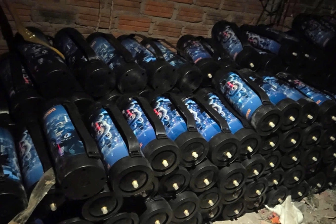 Hơn 700 bình khí cười trong vụ án đã bị thu giữ. Ảnh: Công an cung cấp