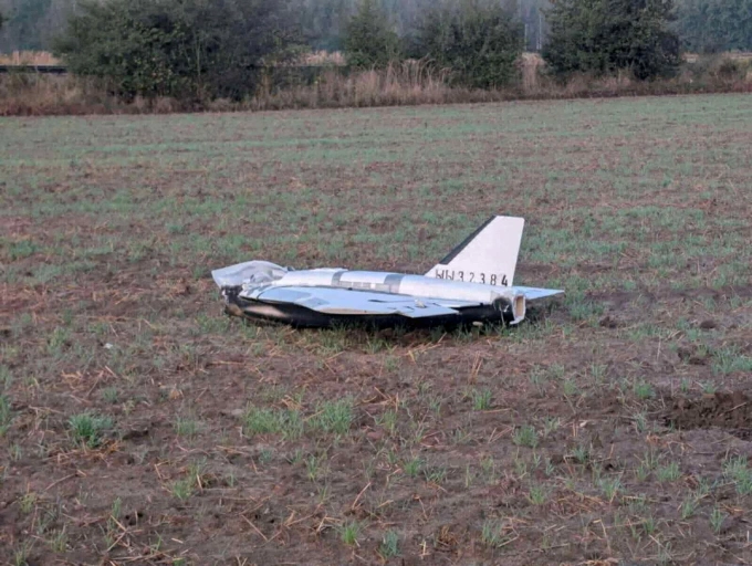 Drone bị hư hại rơi xuống làng Czosnowka, miền đông Ba Lan ngày 10/9. Ảnh: Reuters