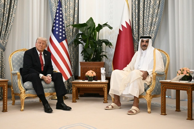 Tổng thống Mỹ Donald Trump (trái) và Vua Qatar Tamim bin Hamad al-Thani tại Doha ngày 14/5. Ảnh: AFP Tổng thống Mỹ Donald Trump (trái) và Vua Qatar Tamim bin Hamad al-Thani tại Doha ngày 14/5. Ảnh: AFP